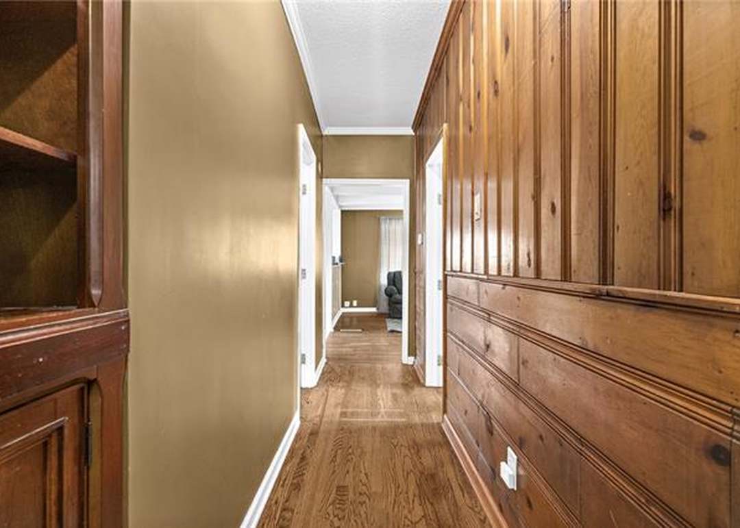 312 E Nichols Street — photo 23