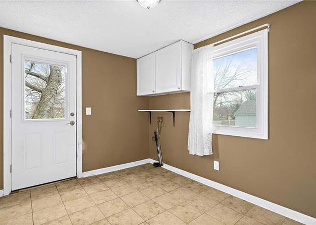 312 E Nichols Street — photo 31