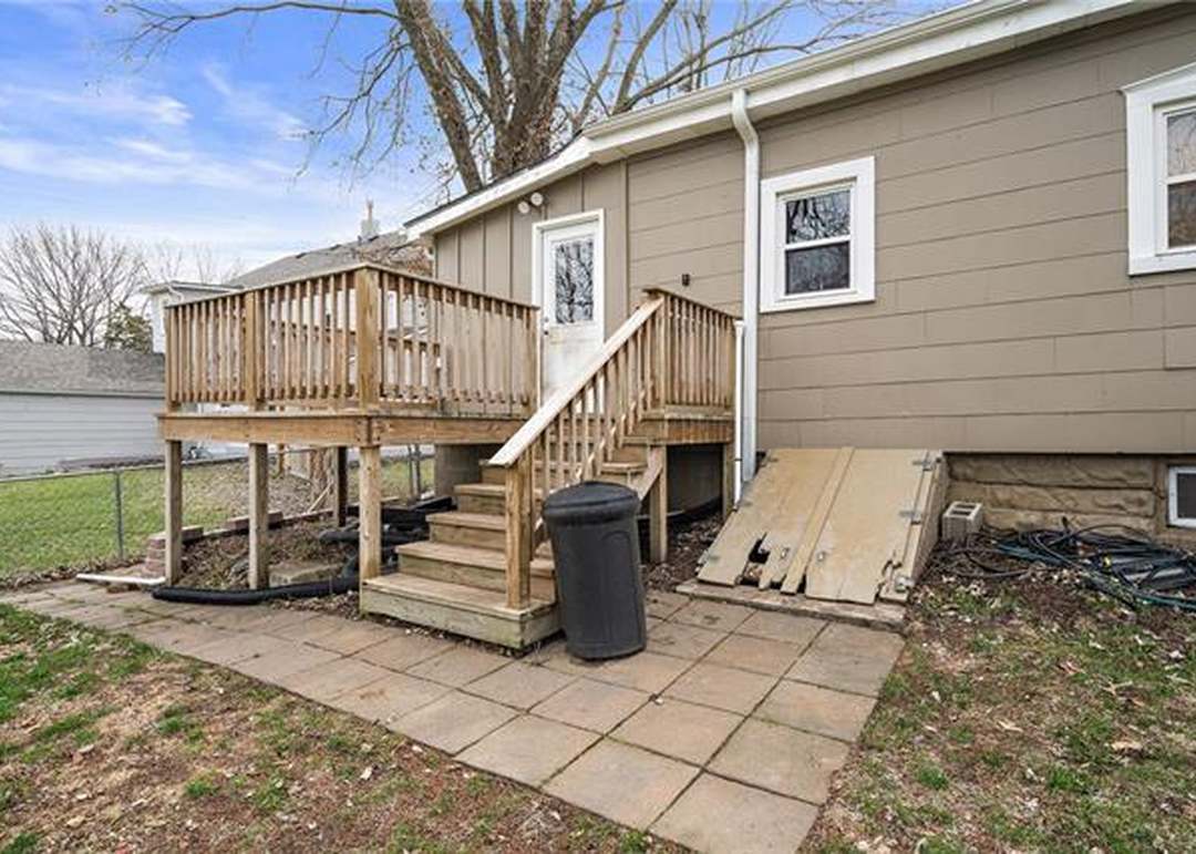 312 E Nichols Street — photo 34
