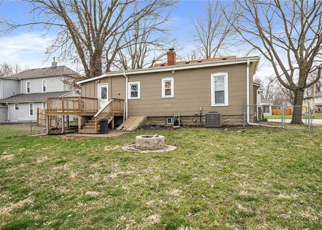312 E Nichols Street — photo 35