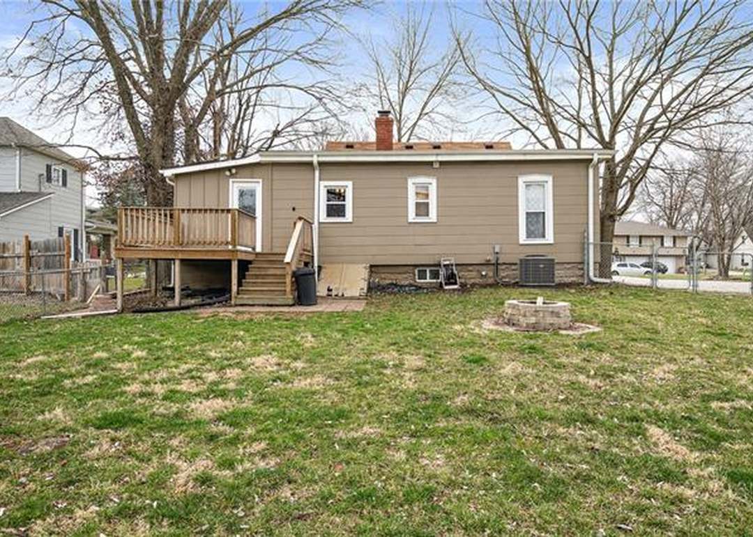 312 E Nichols Street — photo 36