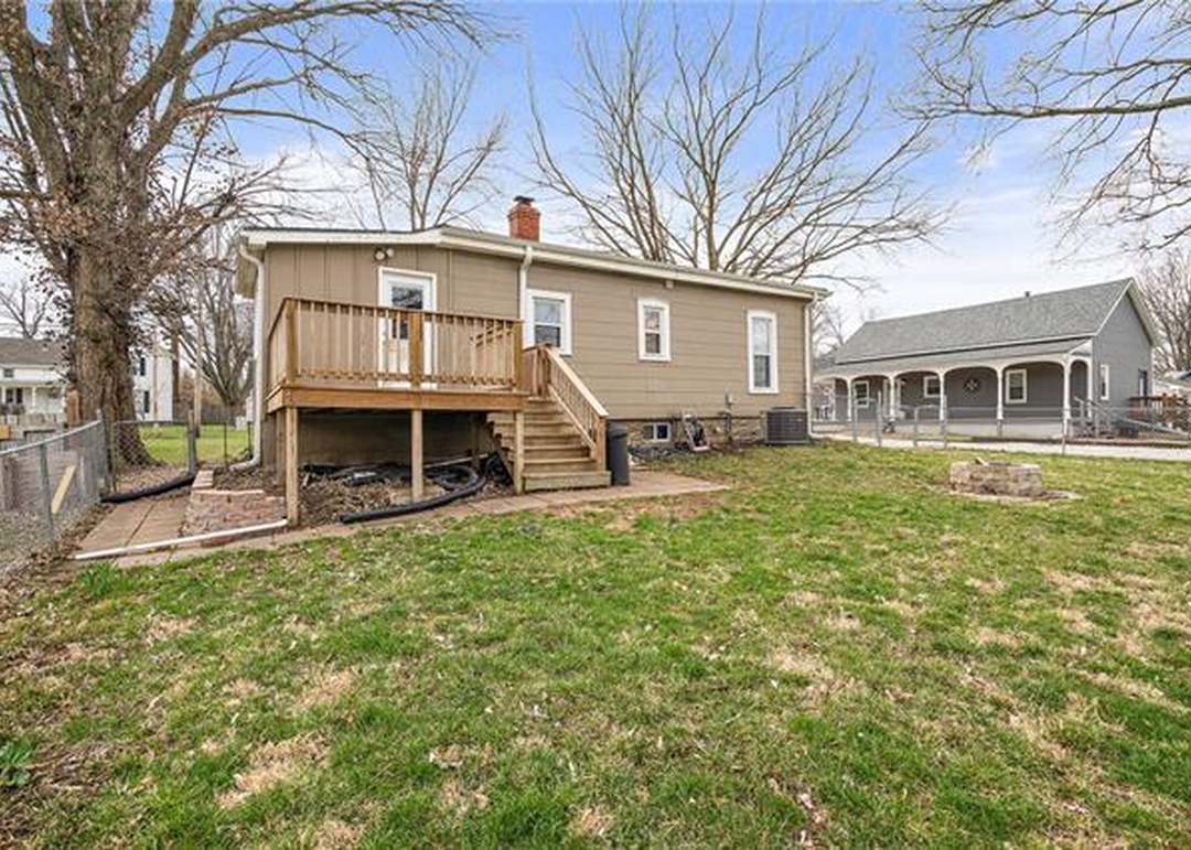 312 E Nichols Street — photo 37