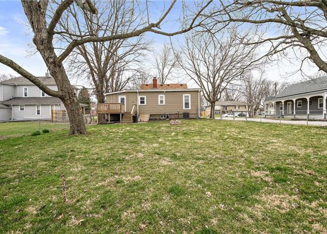 312 E Nichols Street — photo 38
