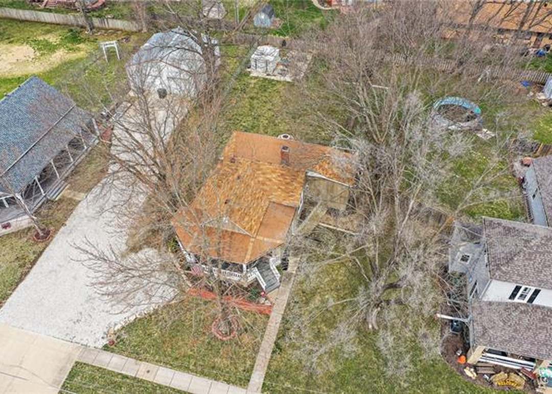 312 E Nichols Street — photo 47