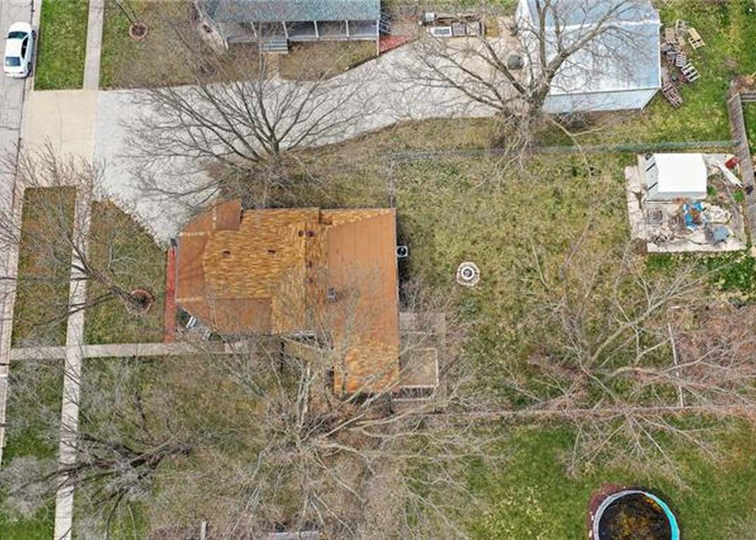 312 E Nichols Street — photo 48