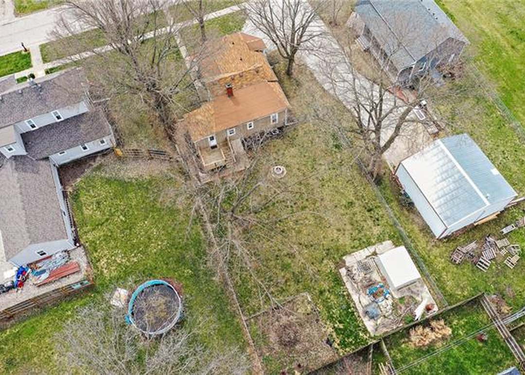 312 E Nichols Street — photo 49