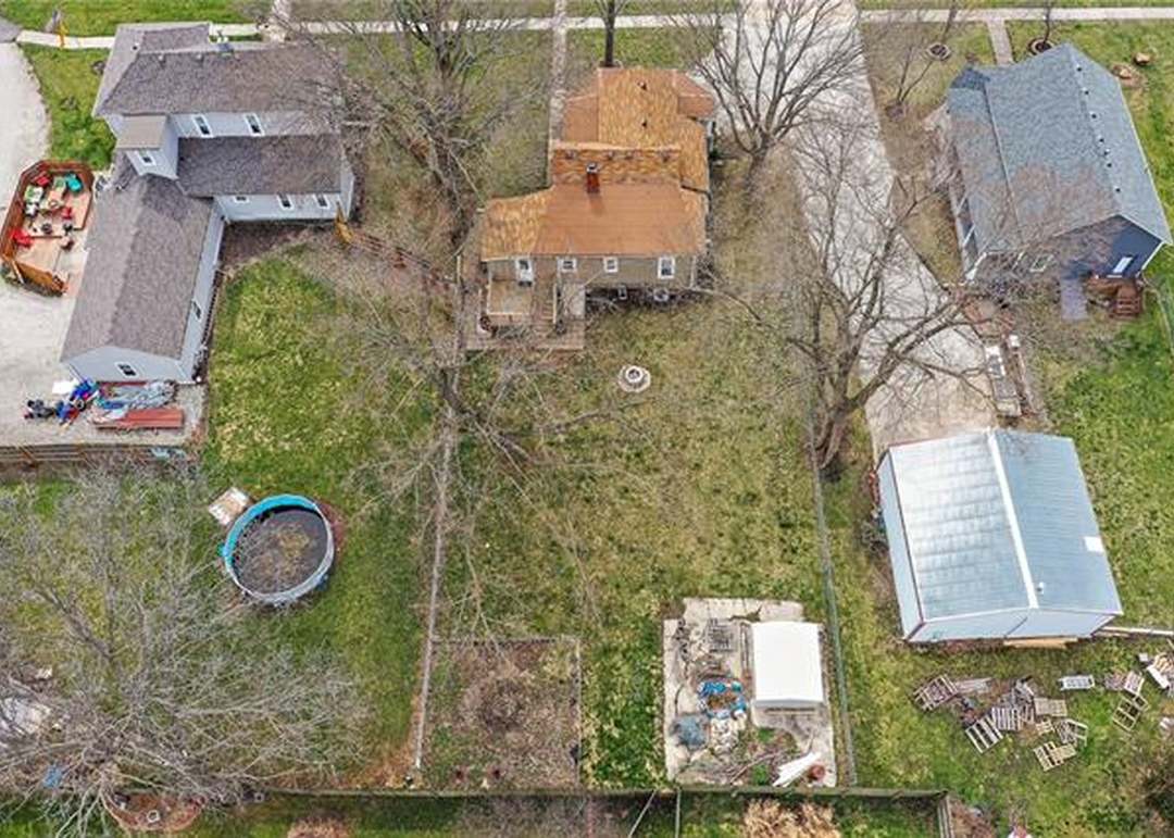 312 E Nichols Street — photo 50