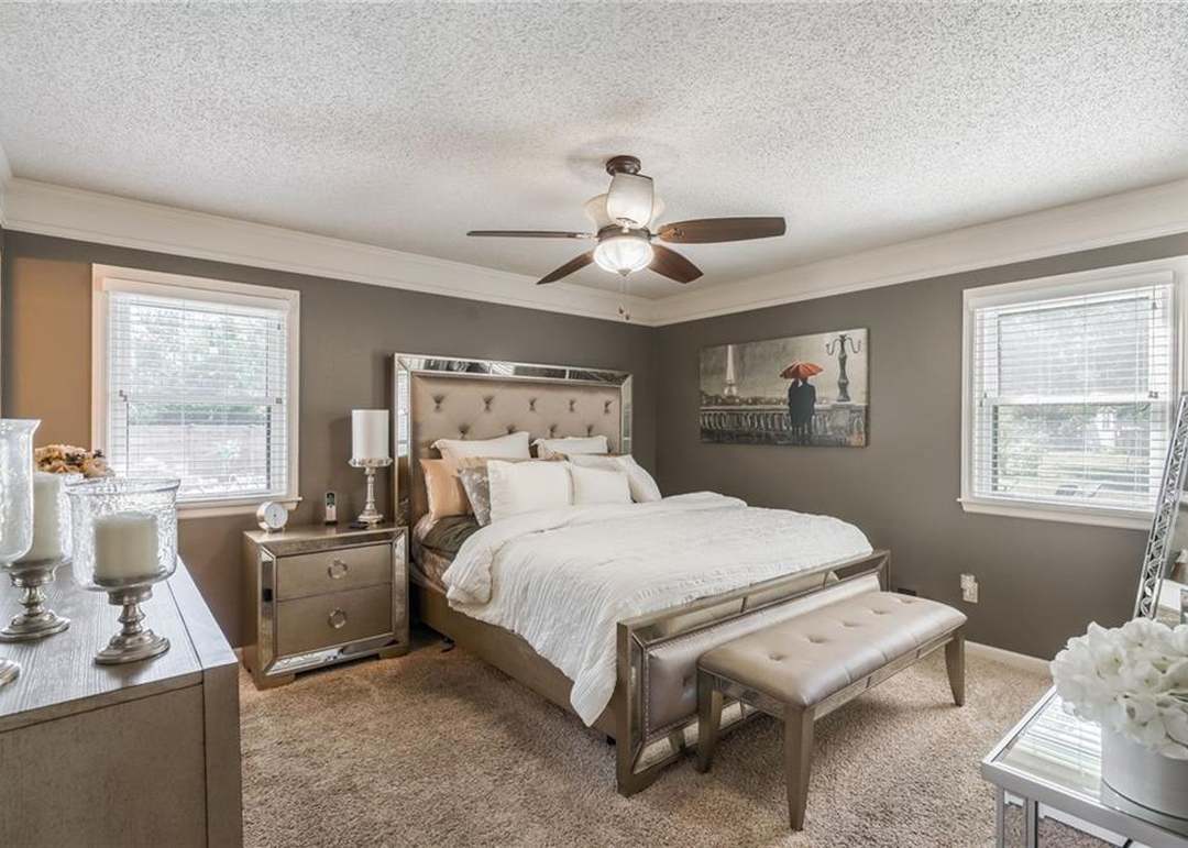 1004 SW Hiawatha Drive — photo 3