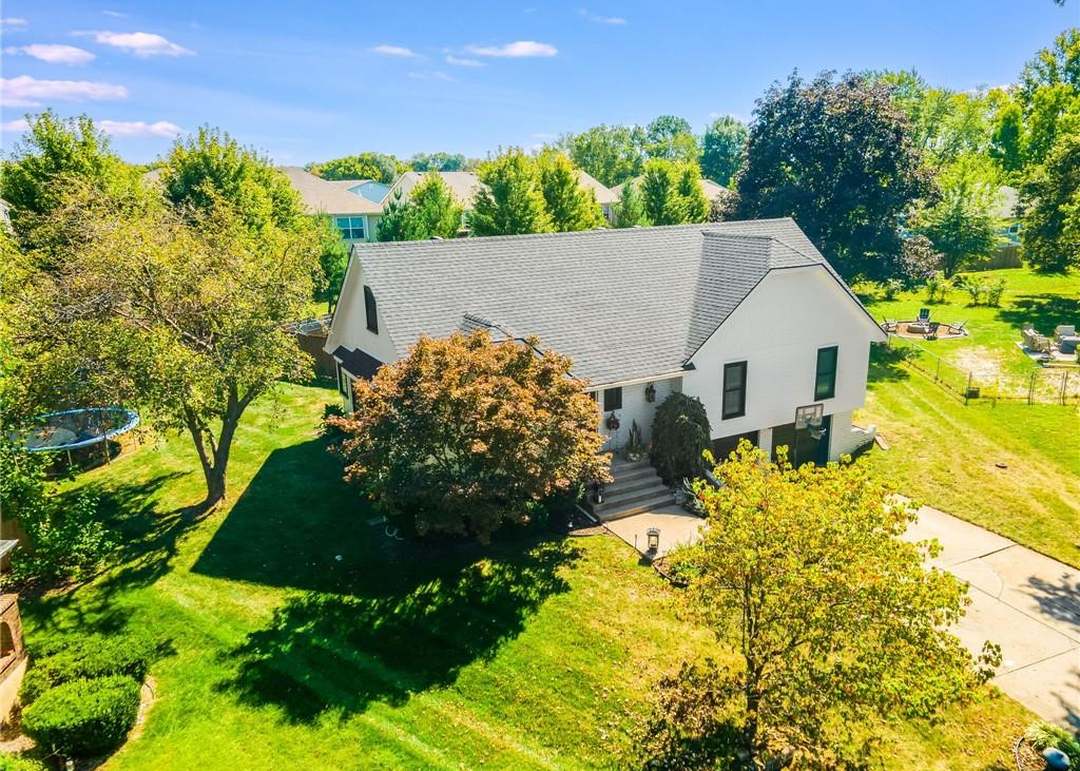 1004 SW Hiawatha Drive — photo 8