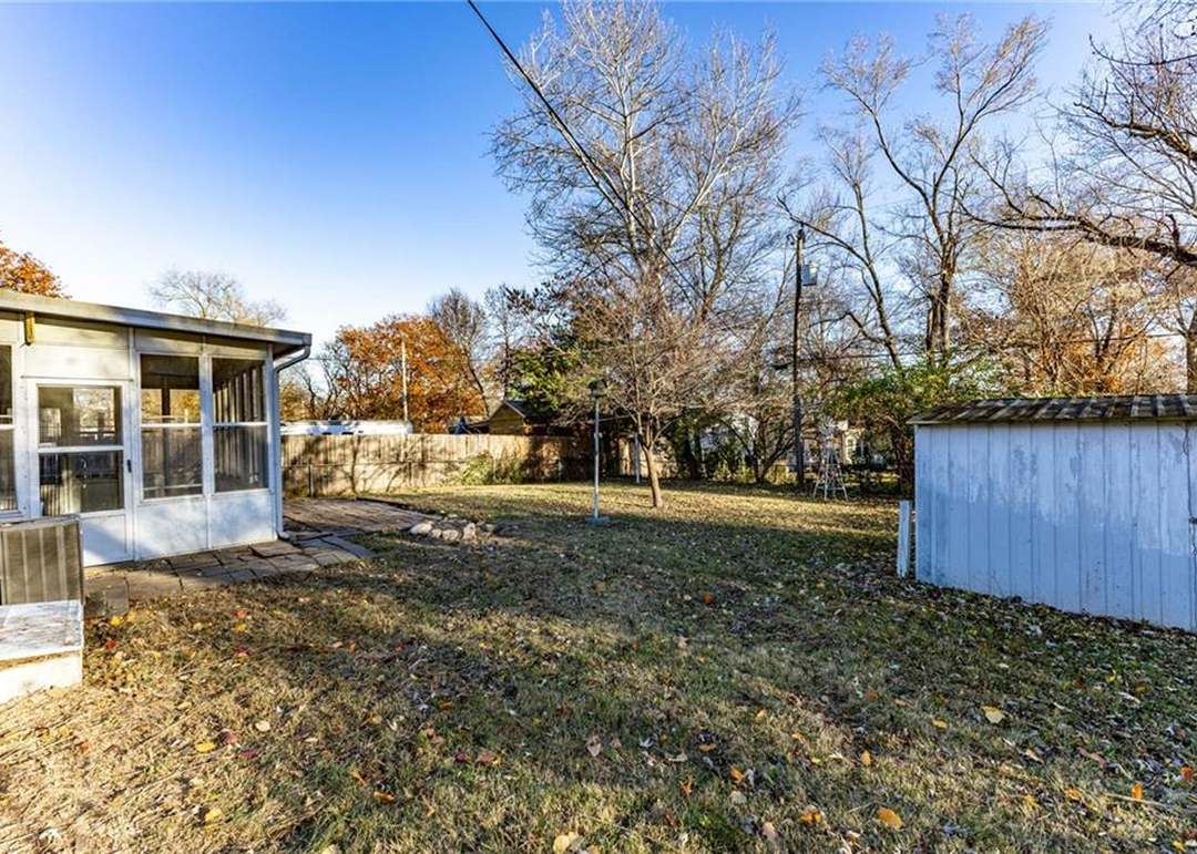 9005 E 74TH Terrace — photo 41