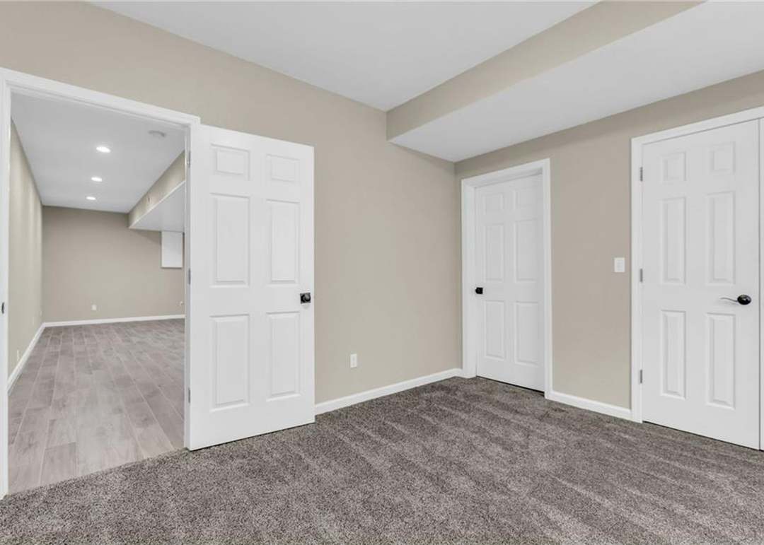1221 Greenbrier Drive — photo 3
