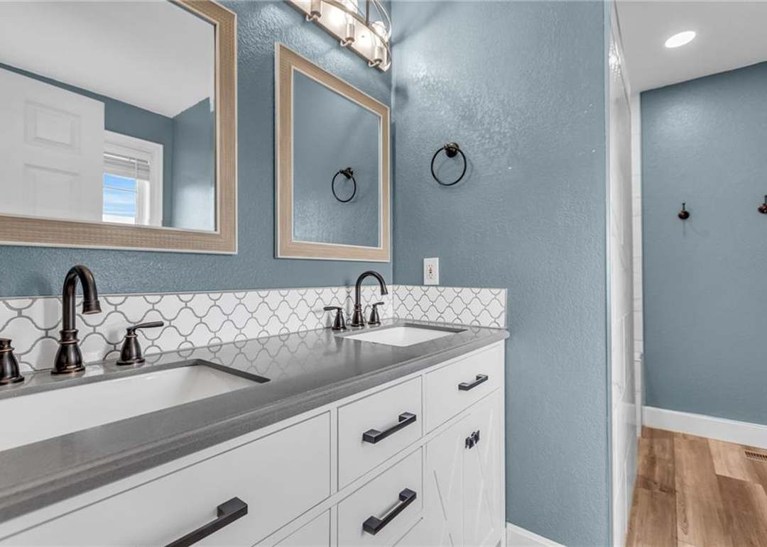 1221 Greenbrier Drive — photo 4