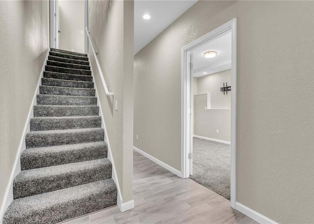 1221 Greenbrier Drive — photo 5