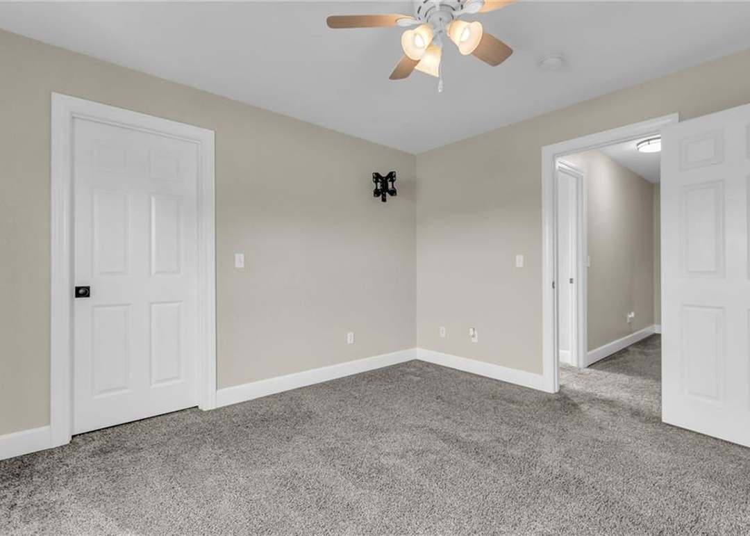 1221 Greenbrier Drive — photo 7