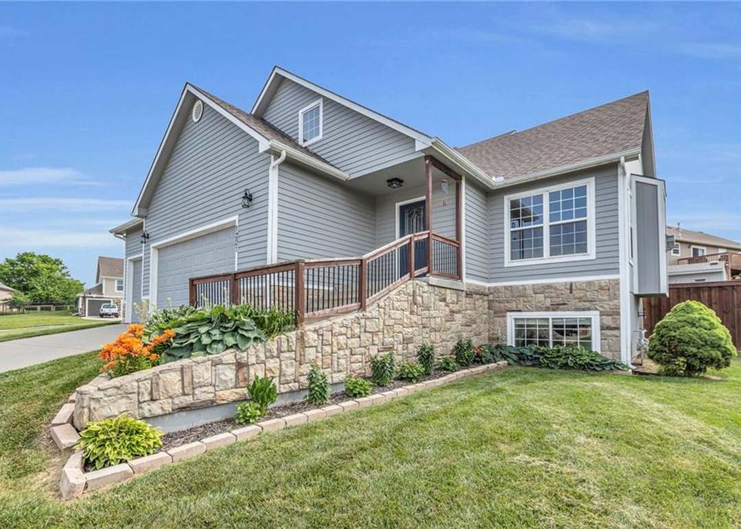 1221 Greenbrier Drive — photo 9