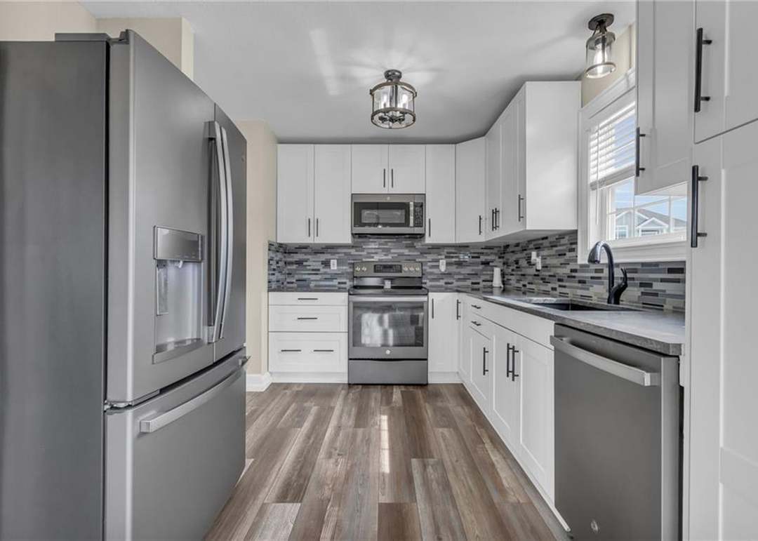 1221 Greenbrier Drive — photo 11