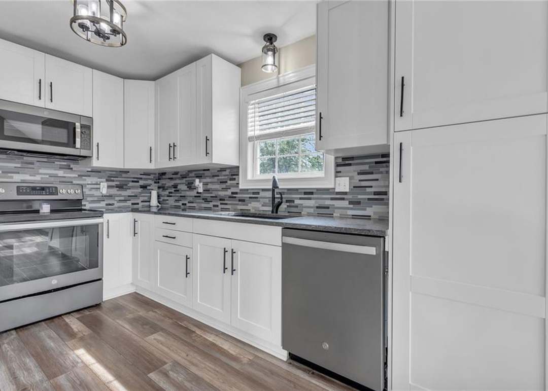 1221 Greenbrier Drive — photo 12