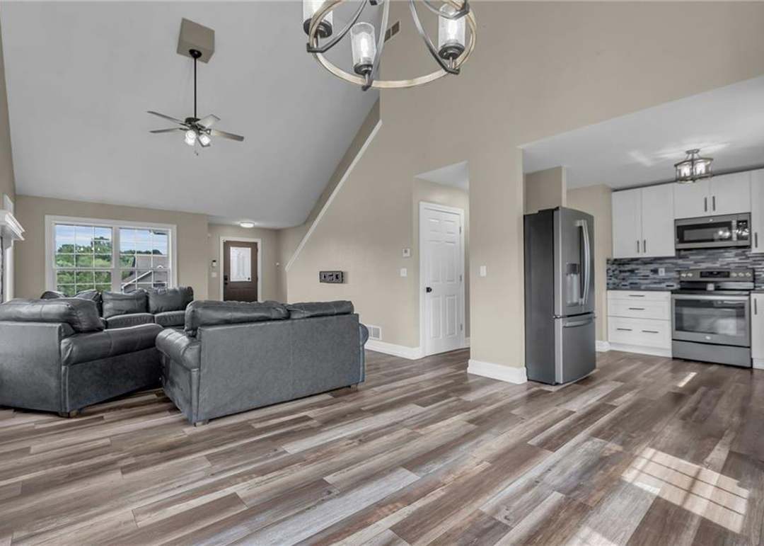 1221 Greenbrier Drive — photo 15