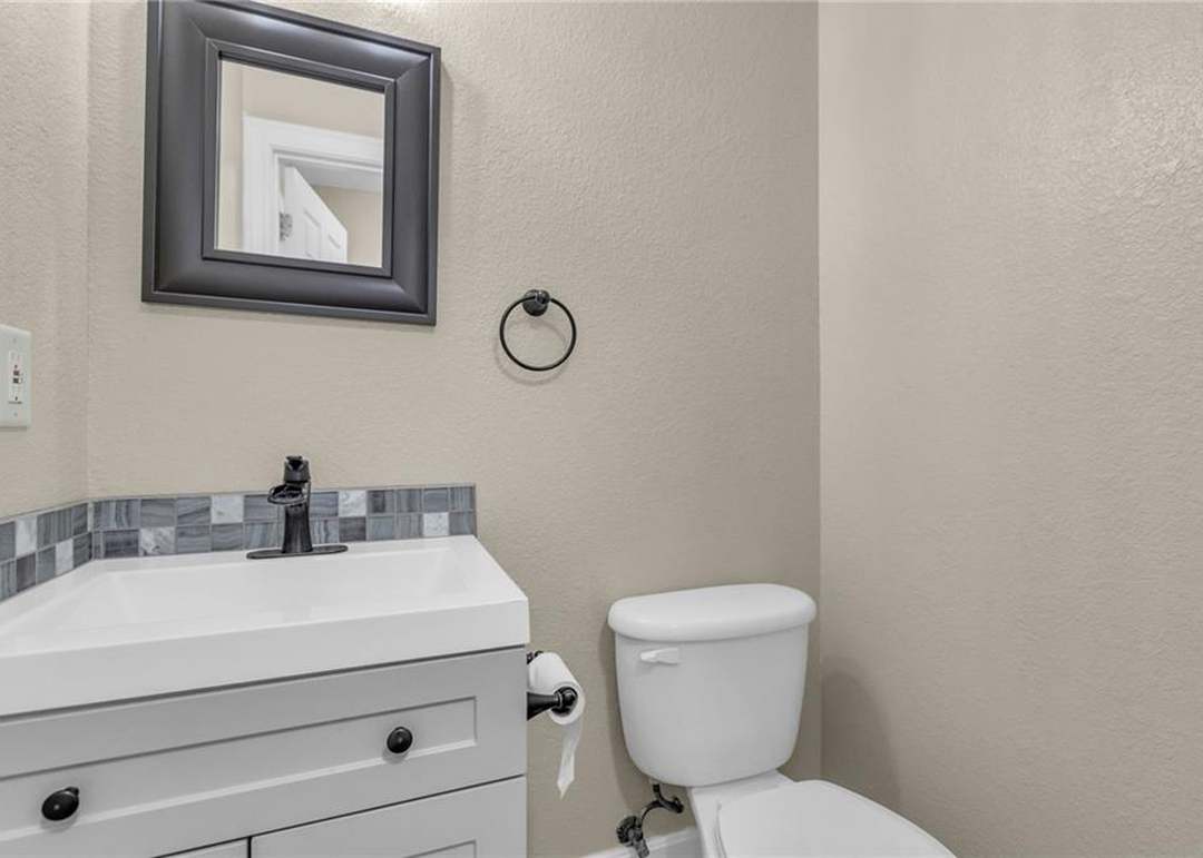 1221 Greenbrier Drive — photo 18