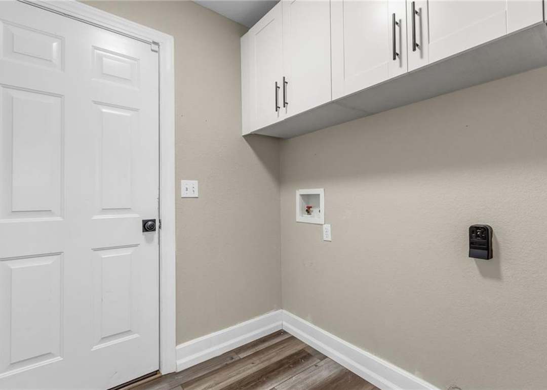 1221 Greenbrier Drive — photo 19