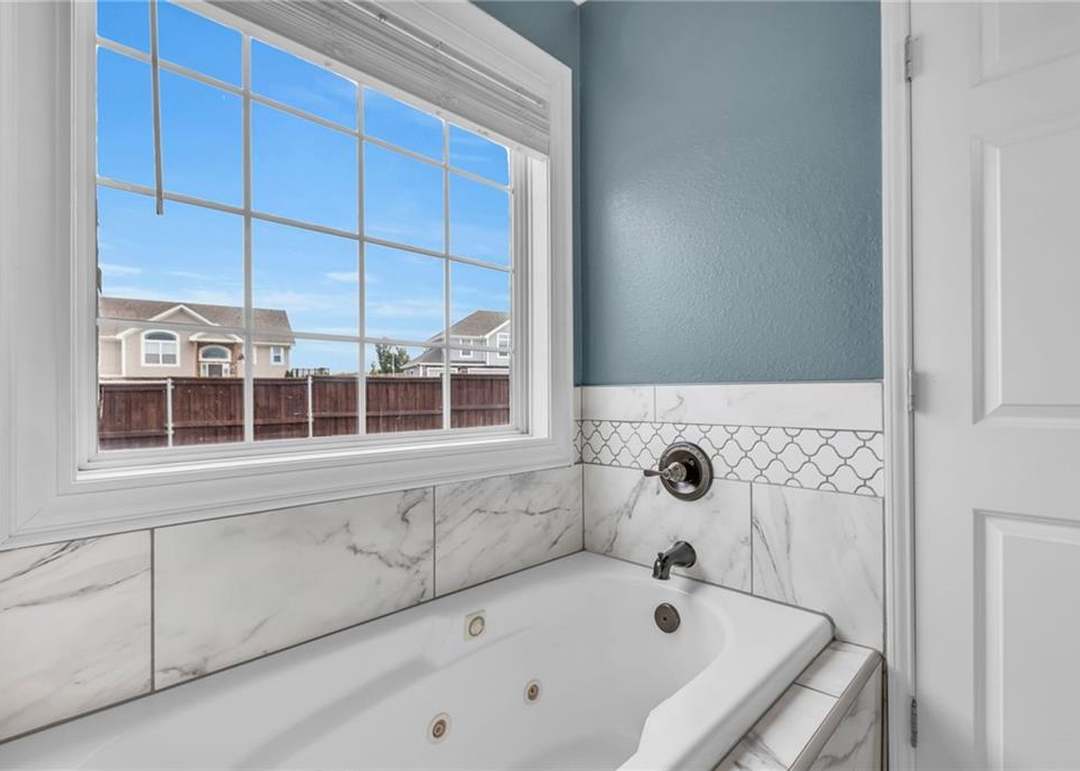 1221 Greenbrier Drive — photo 23