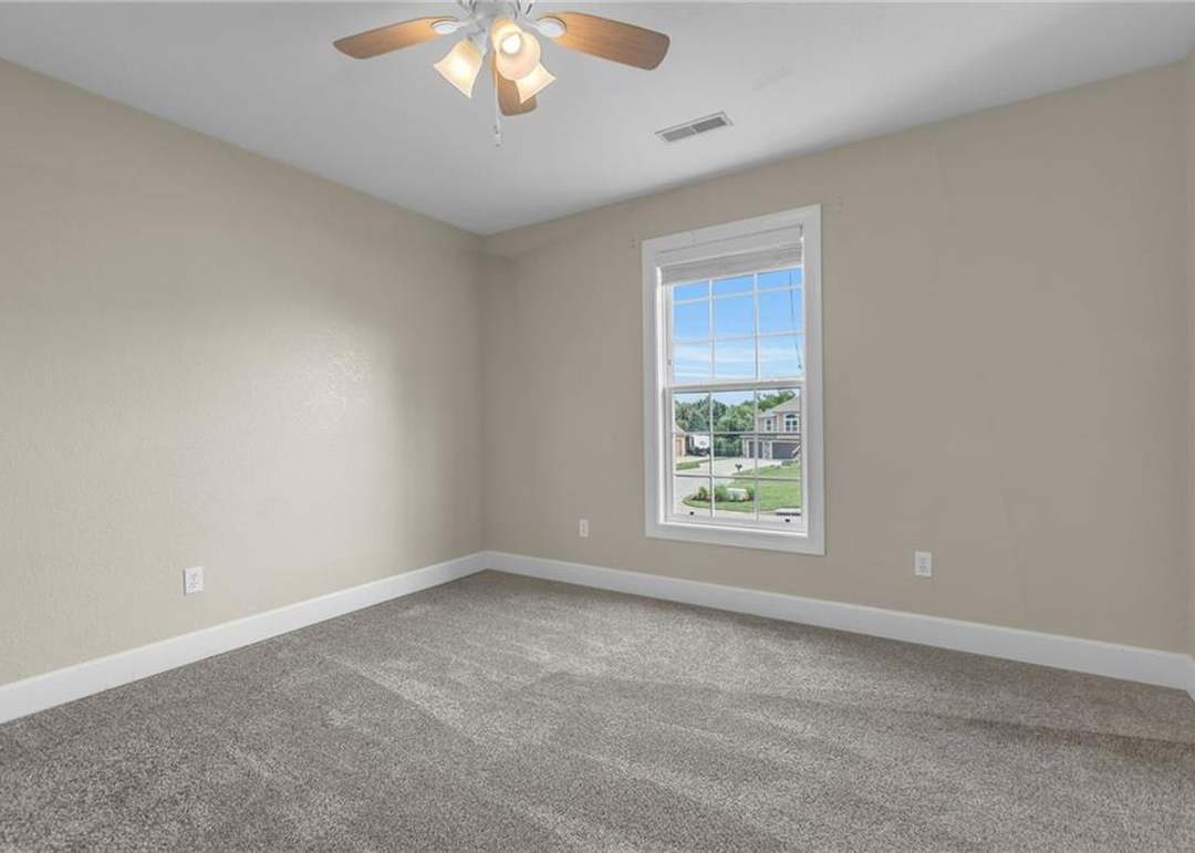 1221 Greenbrier Drive — photo 26