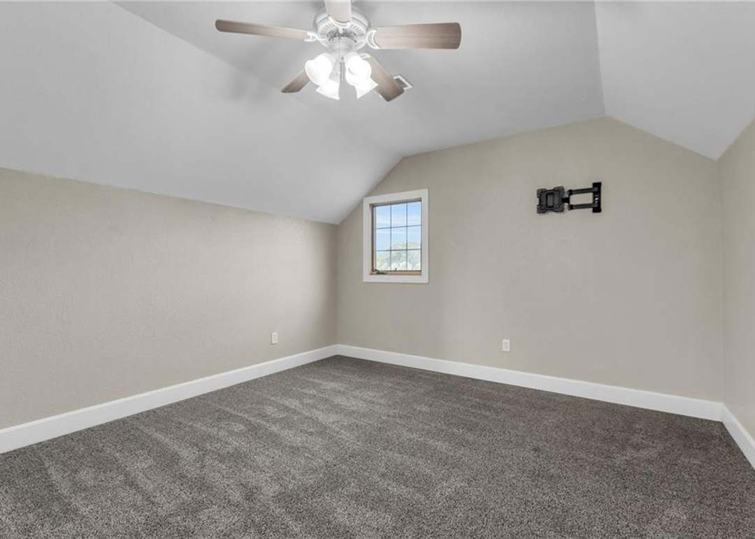 1221 Greenbrier Drive — photo 28