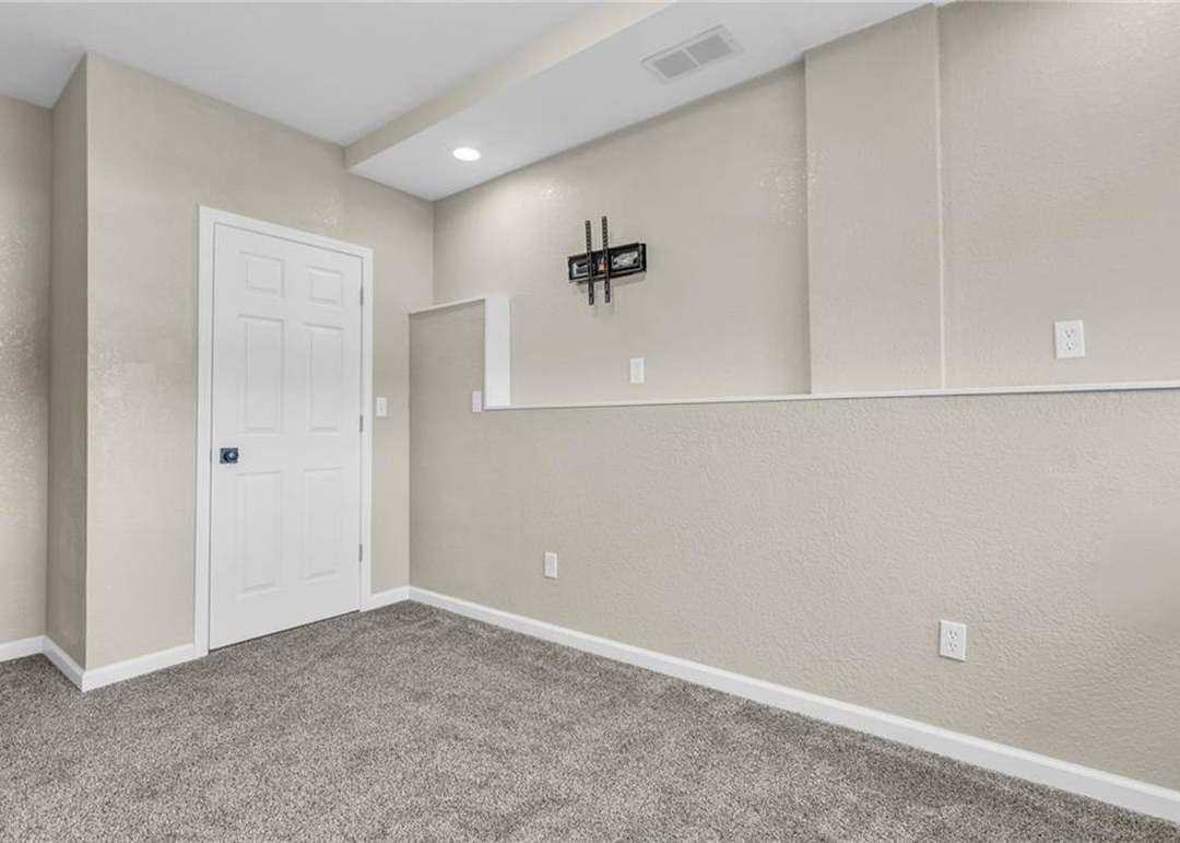 1221 Greenbrier Drive — photo 30