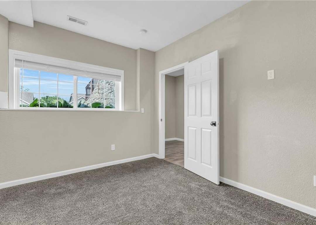 1221 Greenbrier Drive — photo 31