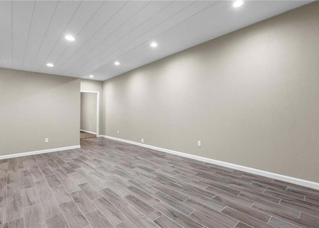 1221 Greenbrier Drive — photo 32