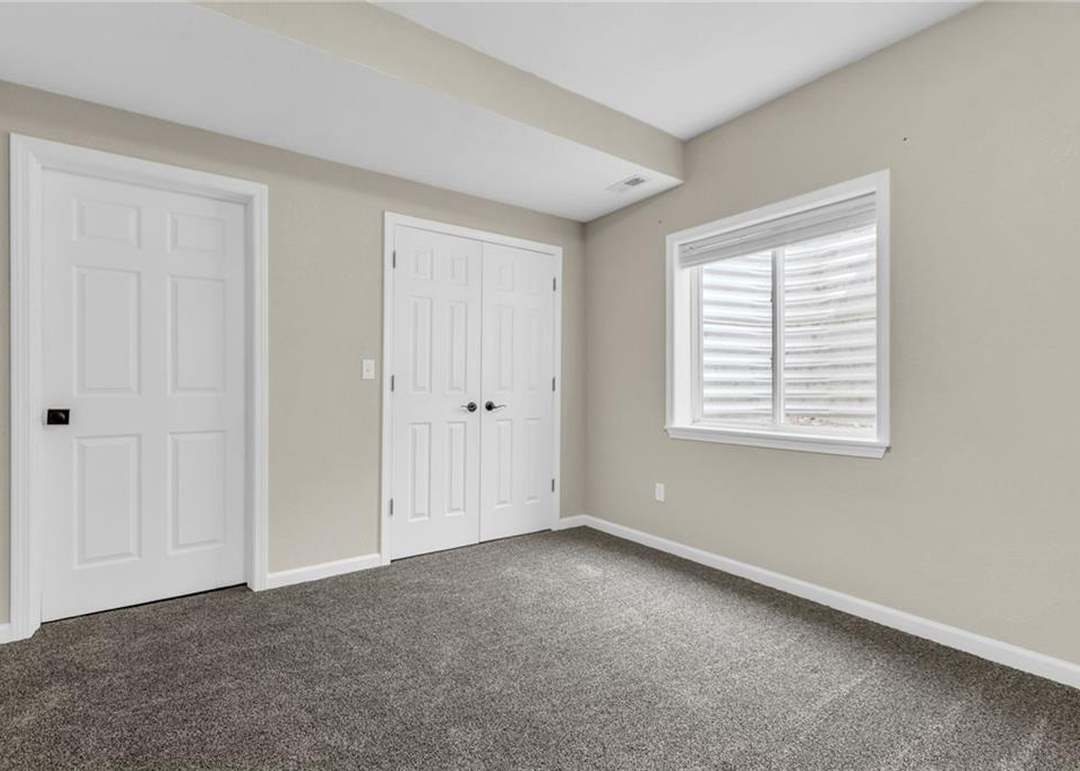 1221 Greenbrier Drive — photo 35