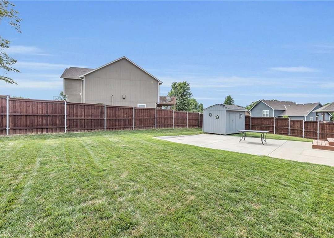 1221 Greenbrier Drive — photo 36