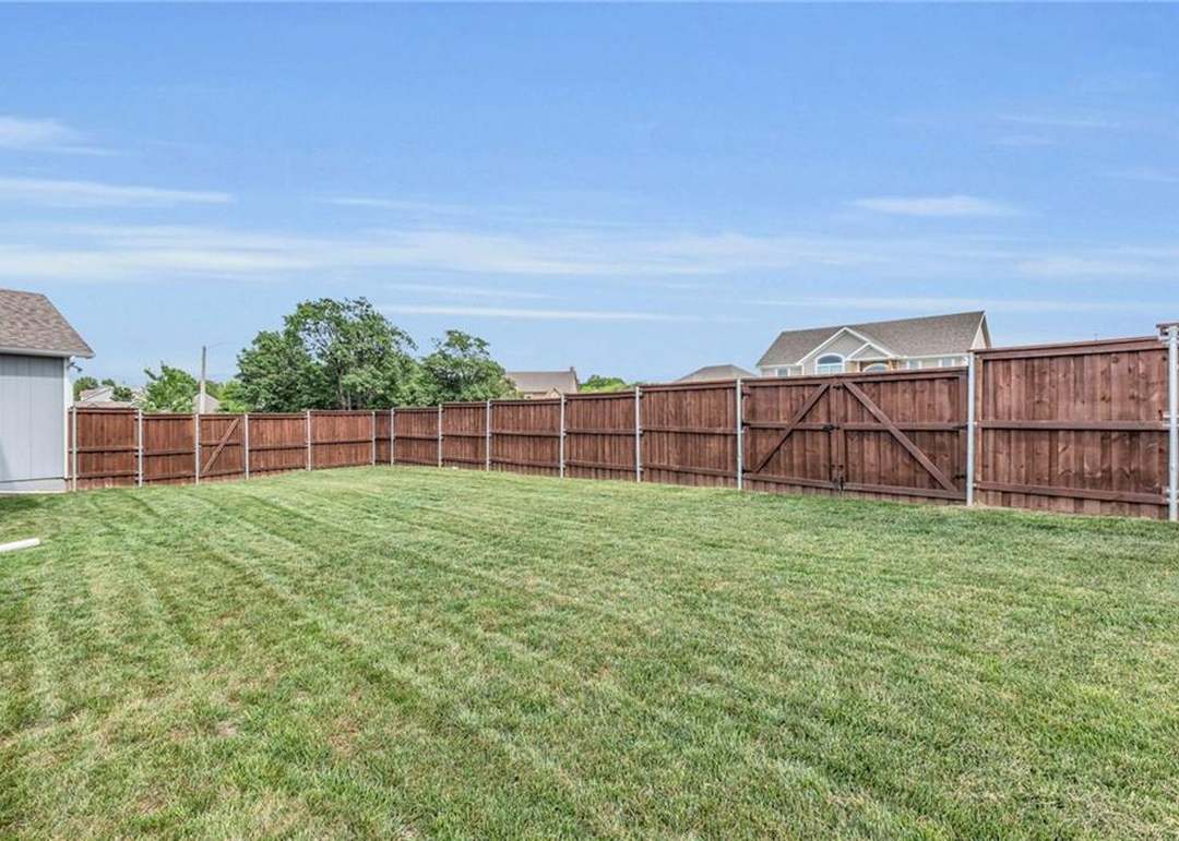 1221 Greenbrier Drive — photo 37