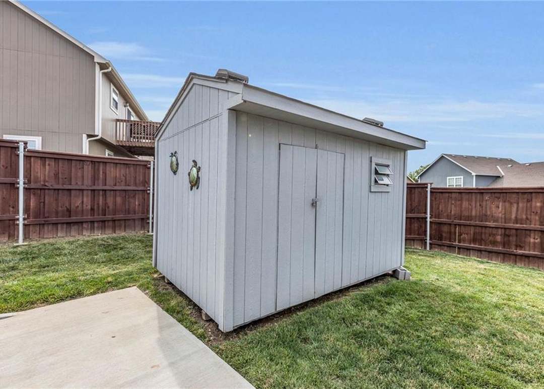 1221 Greenbrier Drive — photo 39