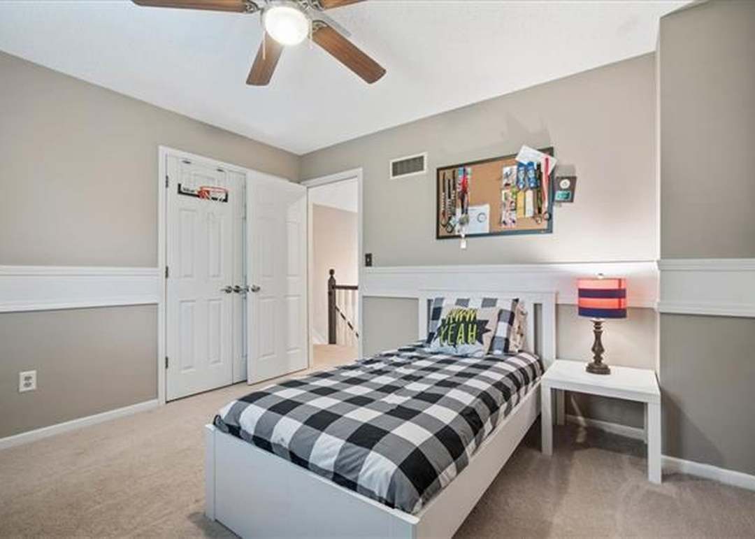 1114 E Sleepy Hollow Drive — photo 36