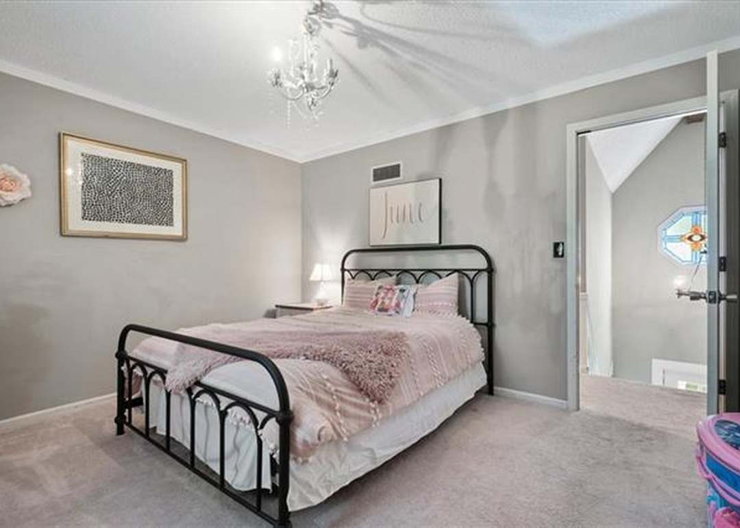 1114 E Sleepy Hollow Drive — photo 38