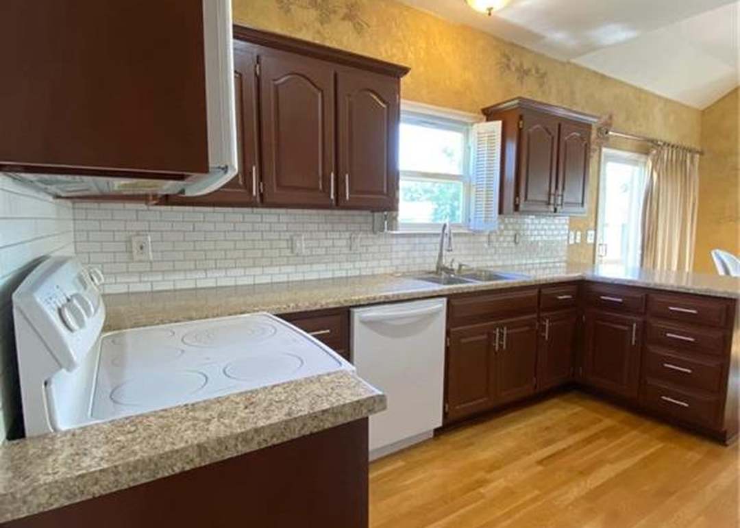 21610 S Madison Street — photo 10