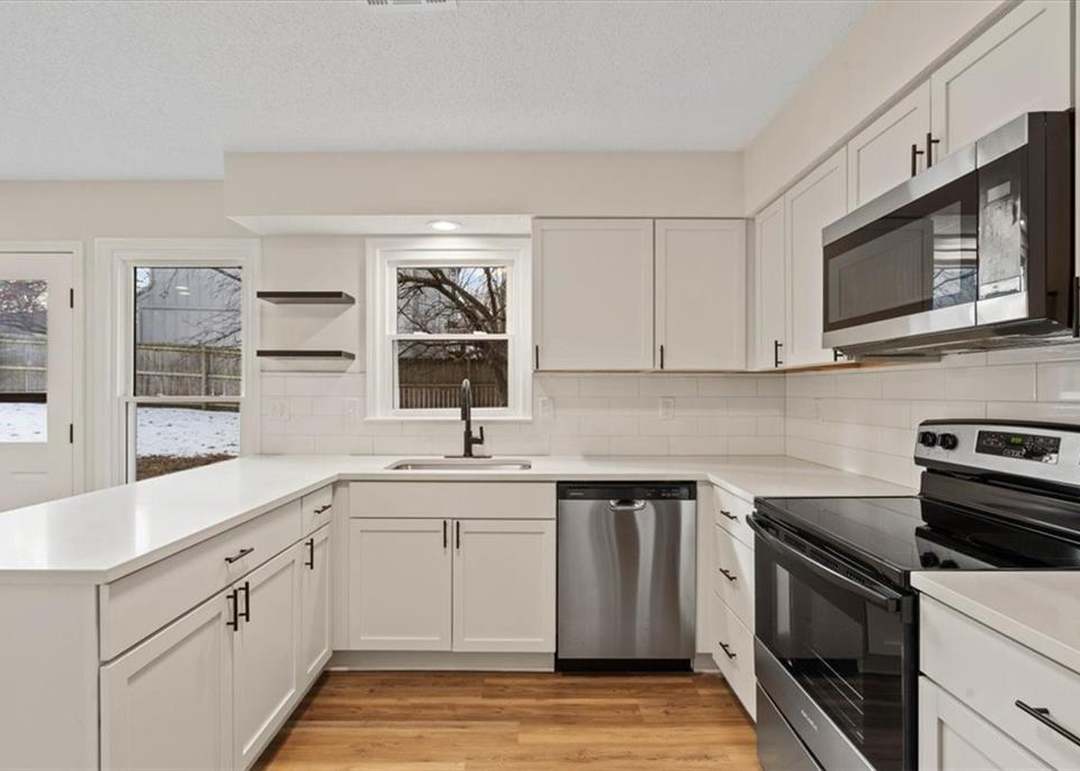 15907 W 124th Terrace — photo 3