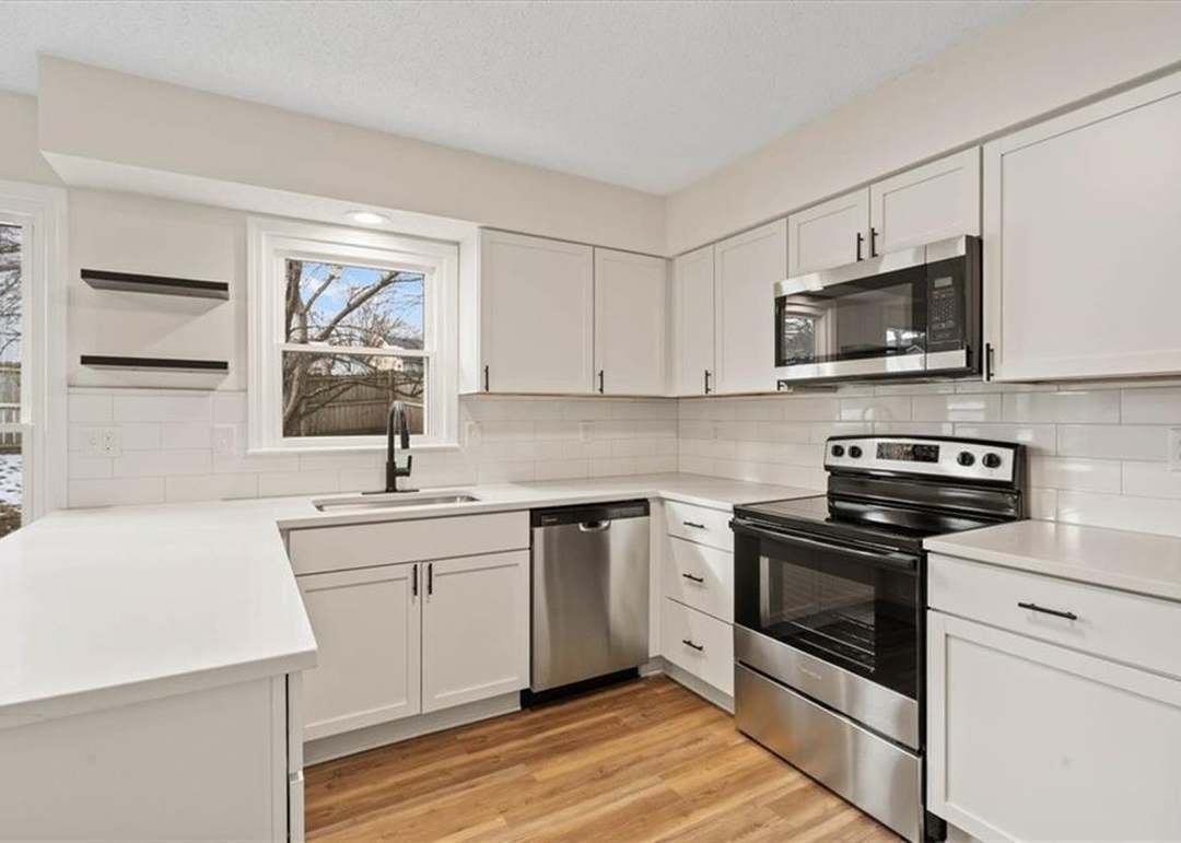 15907 W 124th Terrace — photo 5