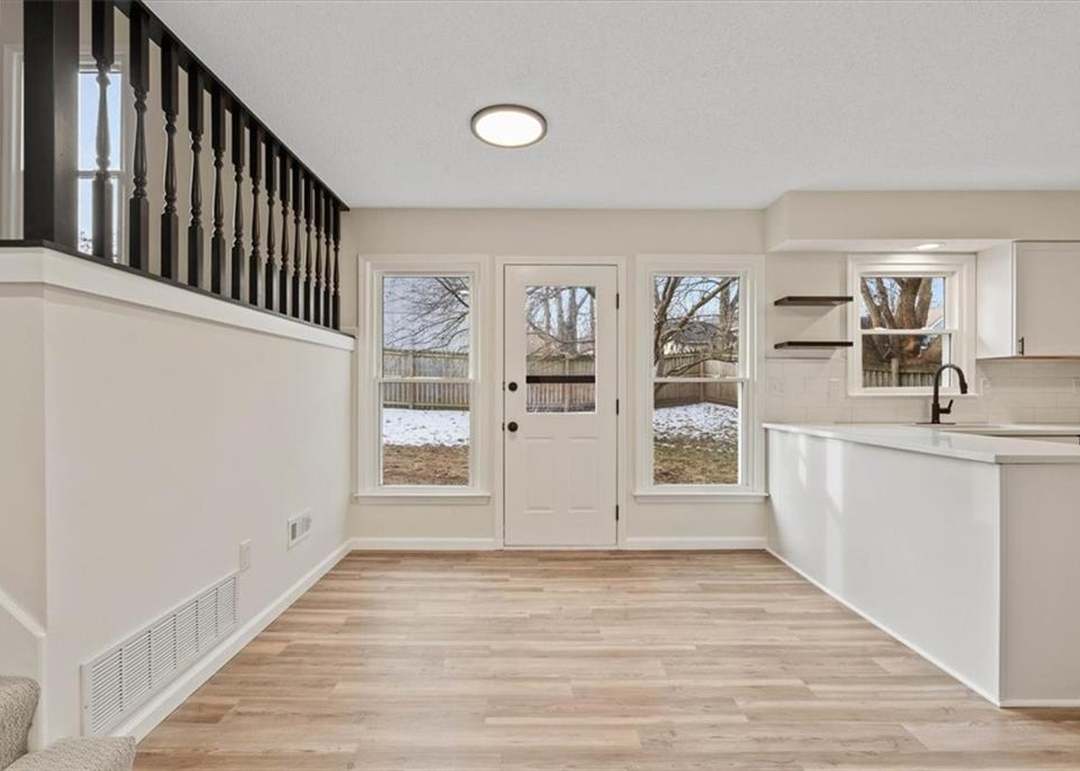 15907 W 124th Terrace — photo 16