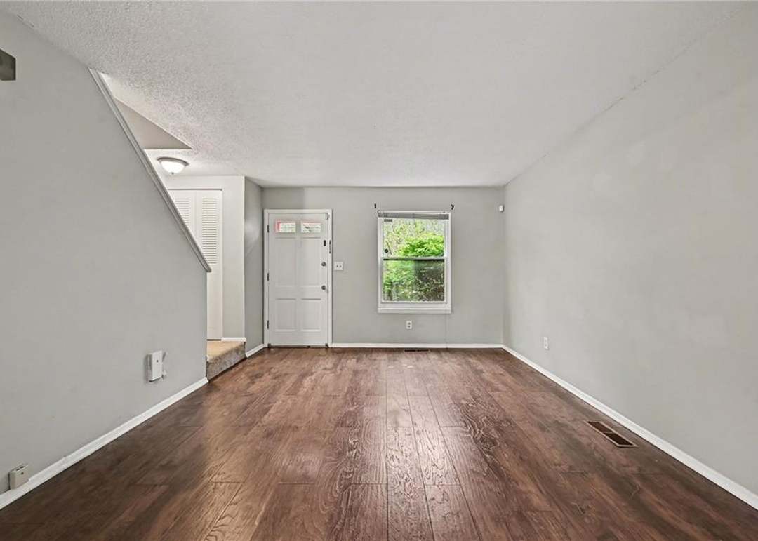 8011 E 88th Street — photo 11