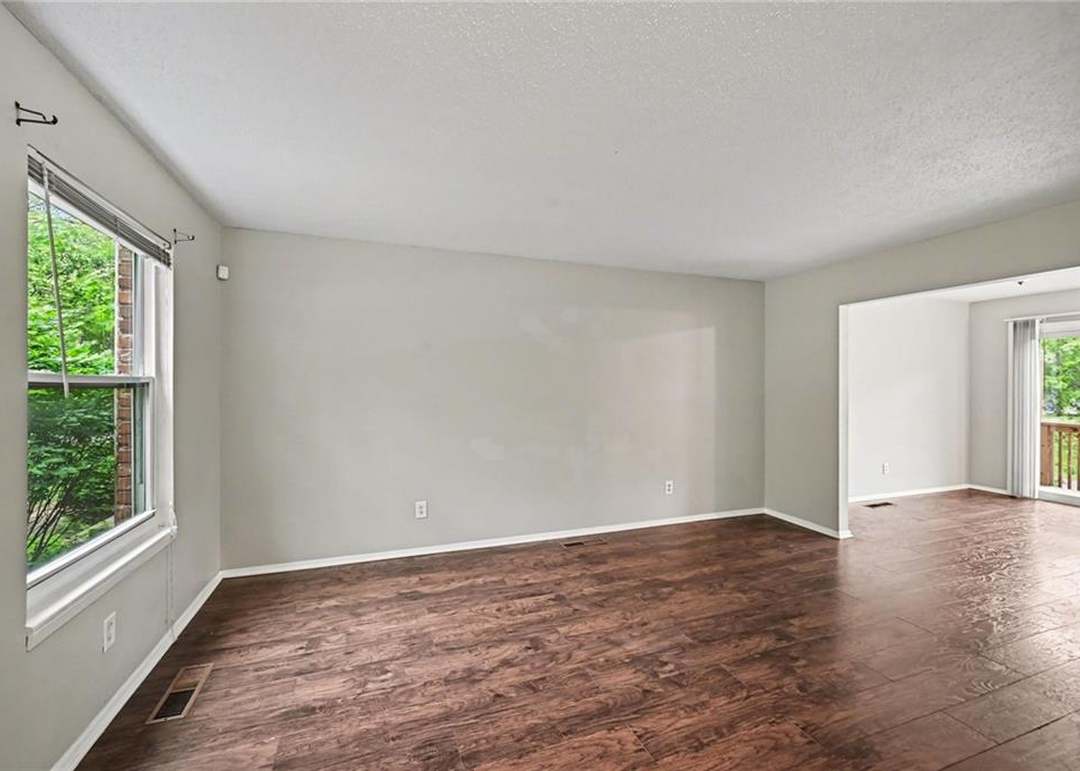 8011 E 88th Street — photo 16