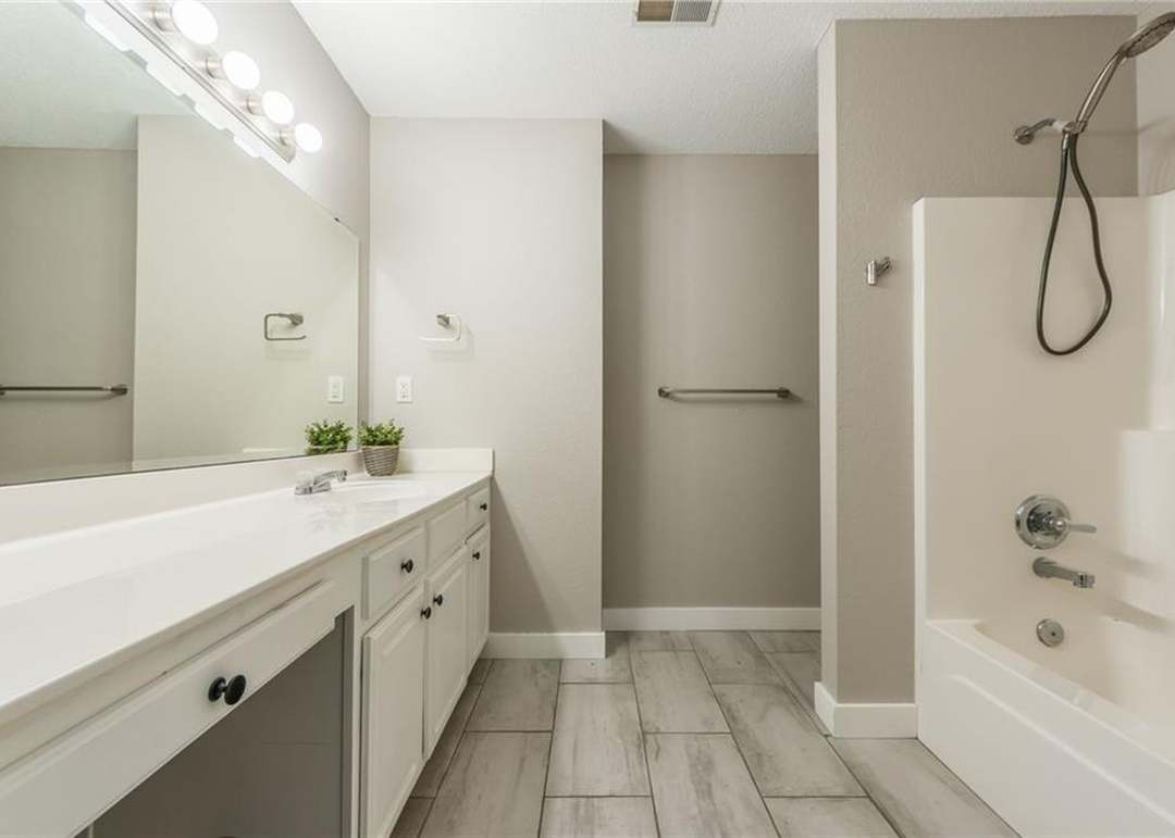 1215 NW Hidden Ridge Circle — photo 5