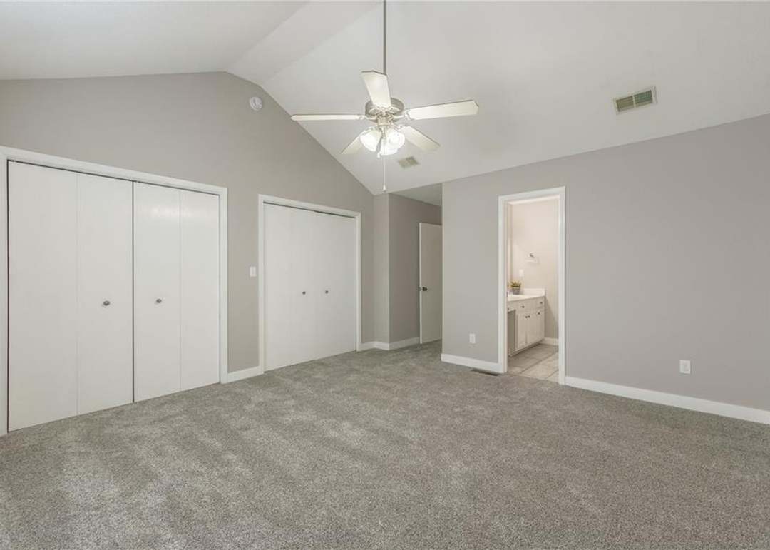 1215 NW Hidden Ridge Circle — photo 7