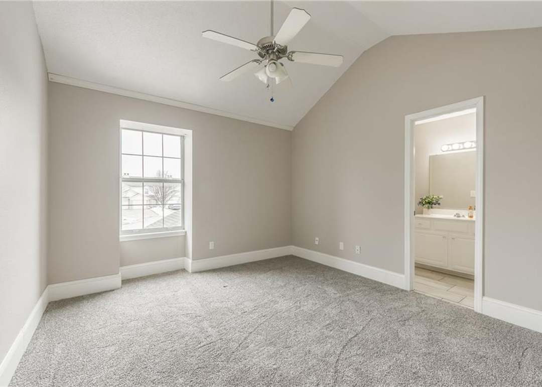 1215 NW Hidden Ridge Circle — photo 12