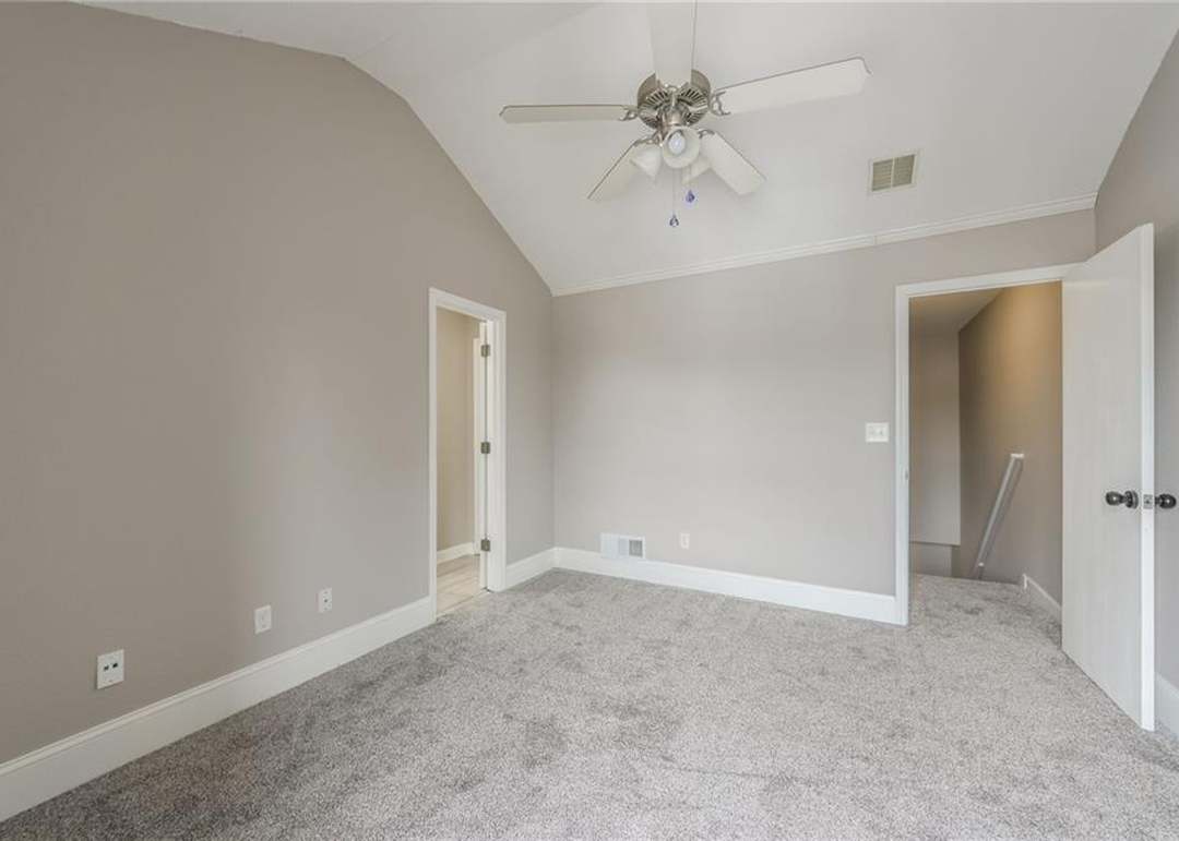 1215 NW Hidden Ridge Circle — photo 13