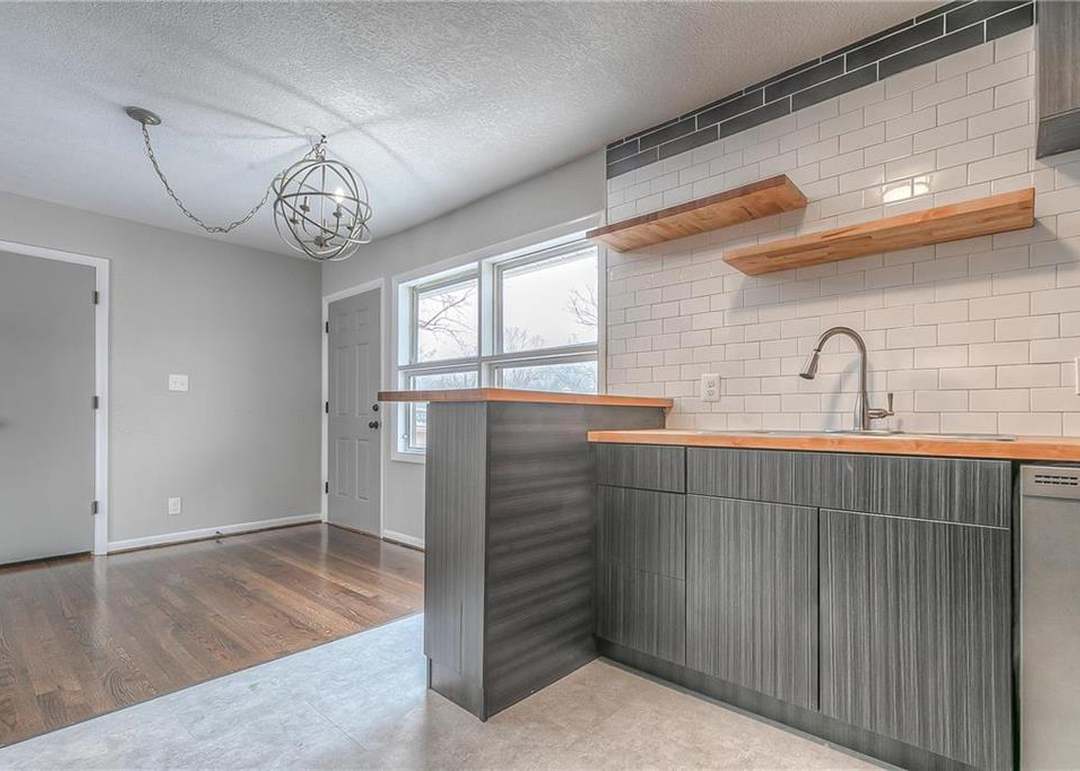 7307 E 108th Terrace — photo 2
