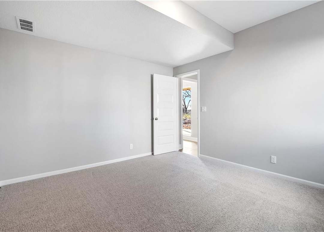 25437 W 149th Terrace — photo 6