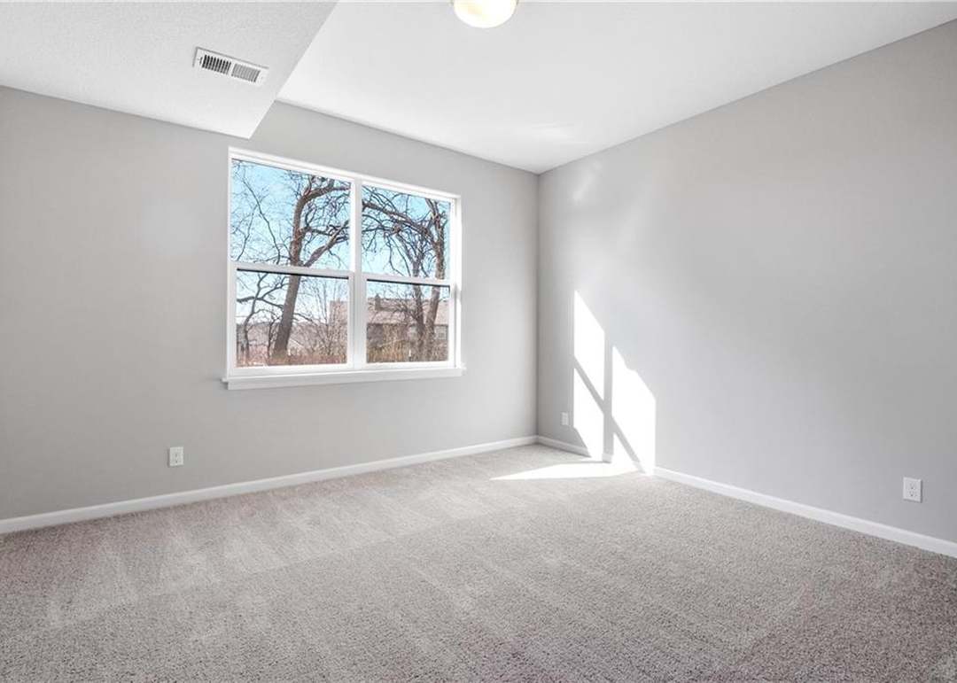 25437 W 149th Terrace — photo 8