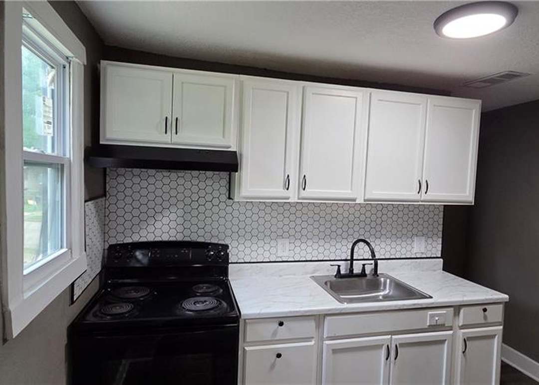 2810 Elmwood Avenue — photo 18
